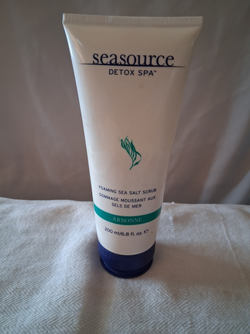 Arbonne Seasource Detox Spa Foaming Sea Salt Scrub - White/Teal